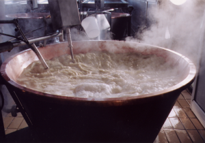 parmigiano-reggiano-cottura_800x561